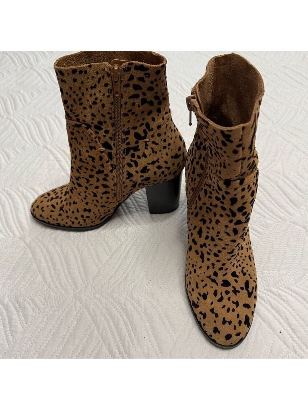 Gibson Latimer Women’s Faux Chetah Ankle Heel Boots. Size 7.5